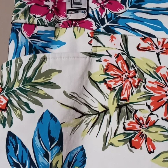 Time & Tru Bright Flowered Capri Pants LG (12-14) - Picture 5 of 6